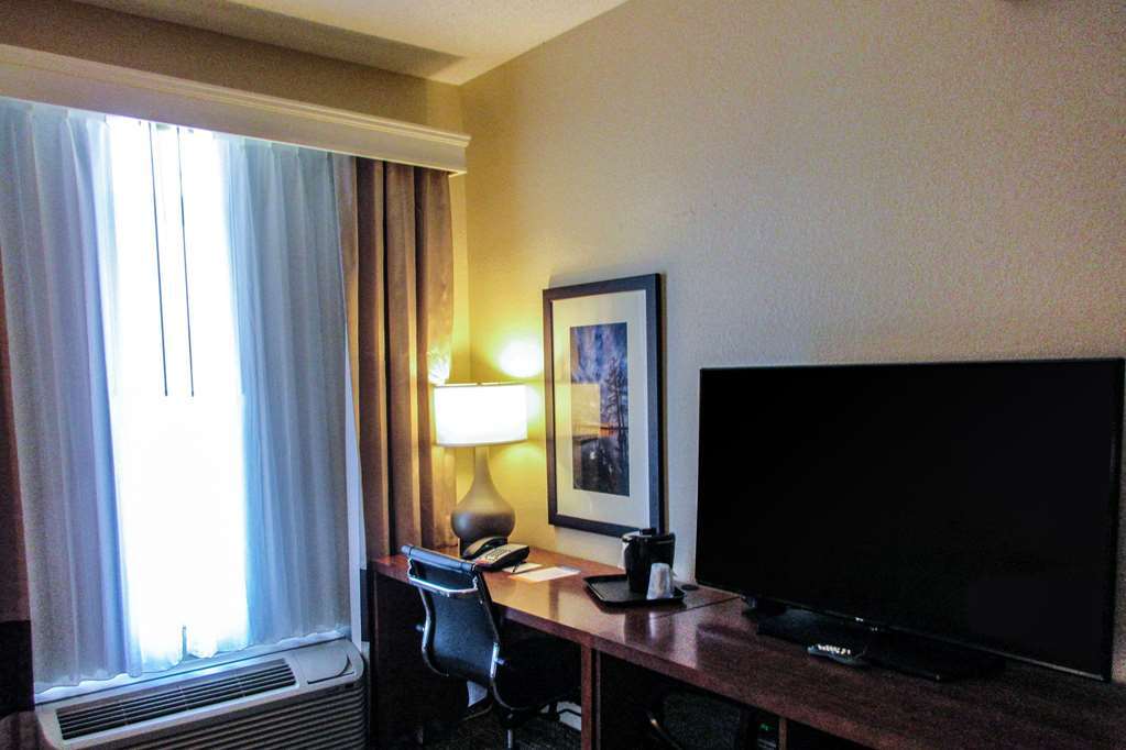 Comfort Inn Dekalb - Adjacent The University Oda fotoğraf